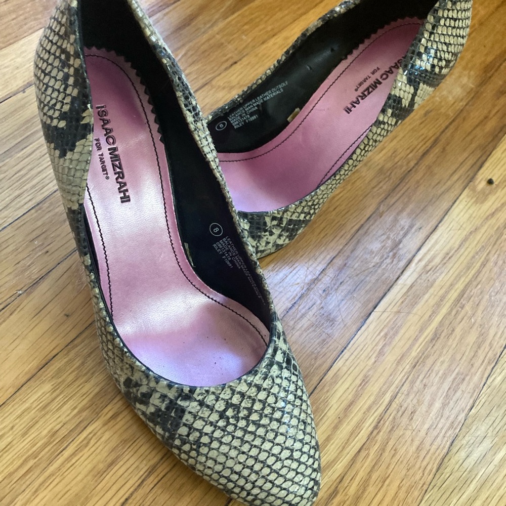 Isaac Mizrahi Women's Snakeskin Pumps - Black and Cream